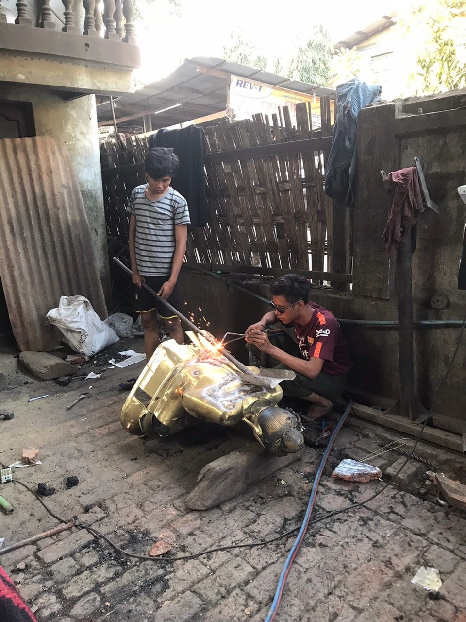 Myanmar (Burma) - Mandalay - Buddha casting and welding!!?