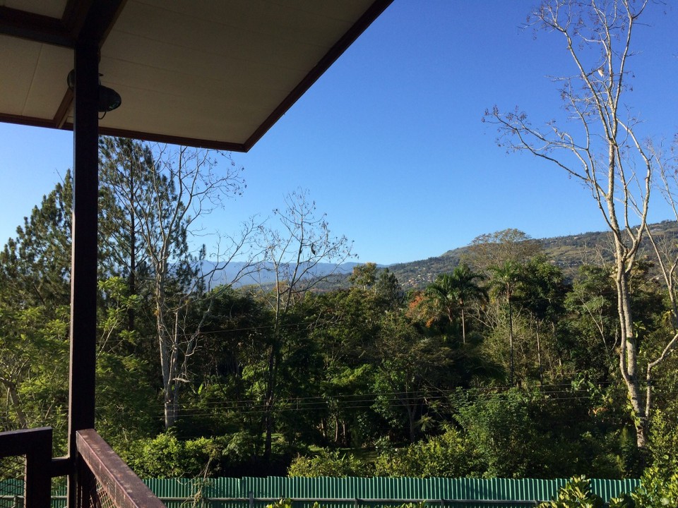 Costa Rica - Turrialba - Nach einer Nacht in Orosi, fuhren wir weiter nach Turrialba. Das Haus das wir dort besuchten war abgelegen aber es war eine sehr schöne Aussicht. 