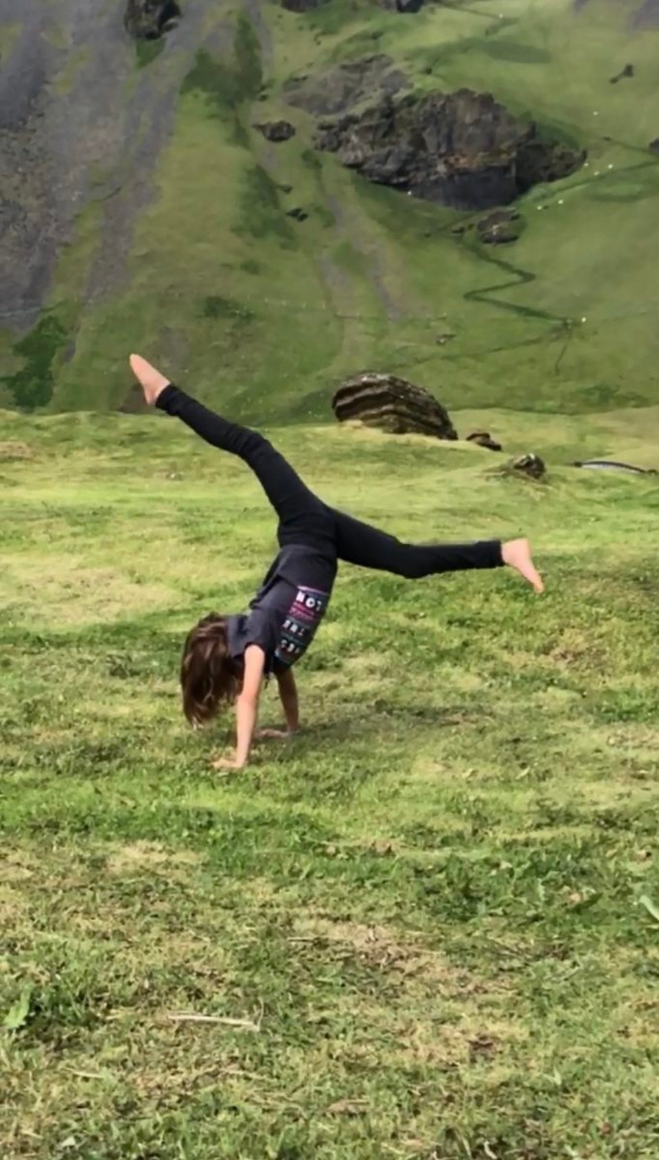 Island - Vestmannaeyjar - Das ganze noch einmal angezogen und vor einem tollen Hintergrund. ❤️