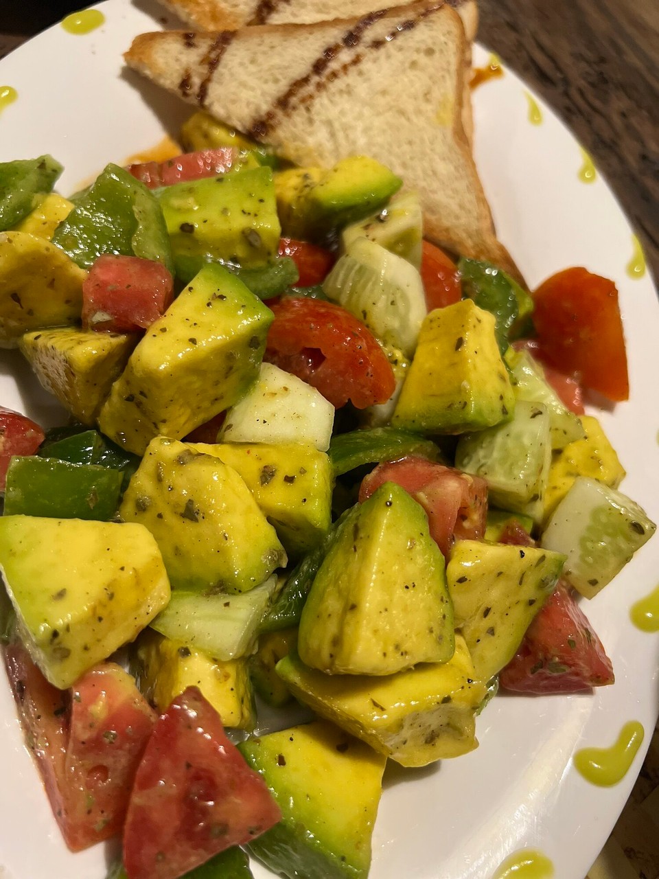 Tansania -  - Erstes Dinner… hier wird vor Ort gekocht und zur Villa gebracht. Frisch, lecker & eine Spur Limette.