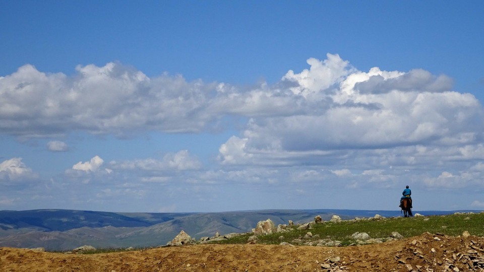 Mongolia - Khuvsgul Lake - Pee stop (with picturesque Mongolian)