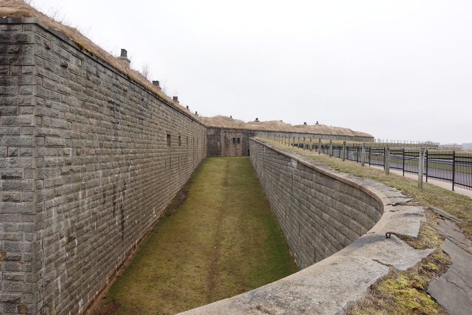 Kanada - Halifax - Citadelle Gruef a Maueren