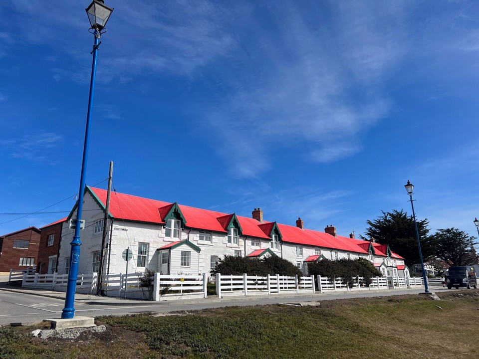 Falkland Islands (Islas Malvinas) - unbekannt - Amazing buildings on this island