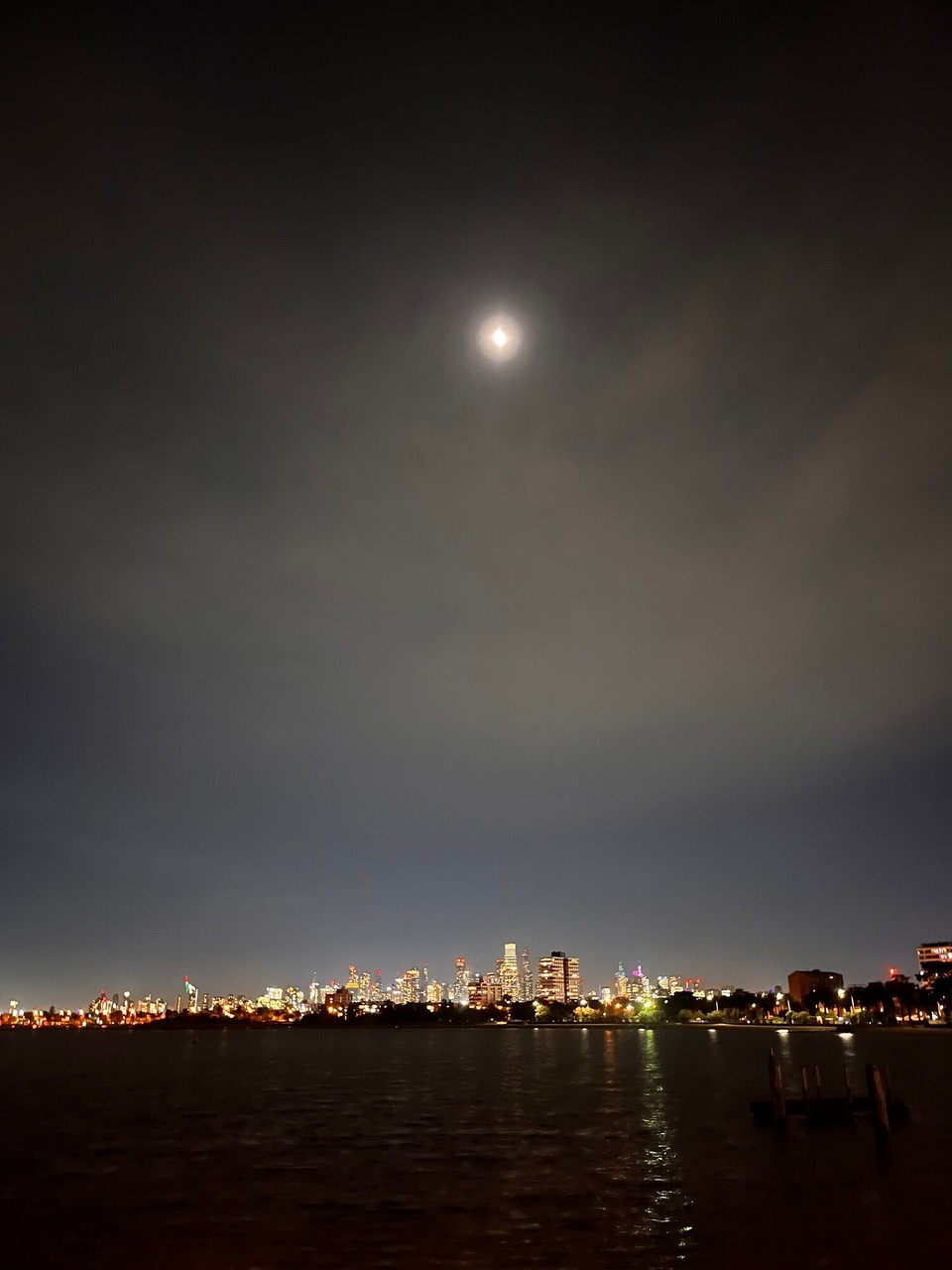 Australia - Melbourne - Melbourne sky line from the pier 
