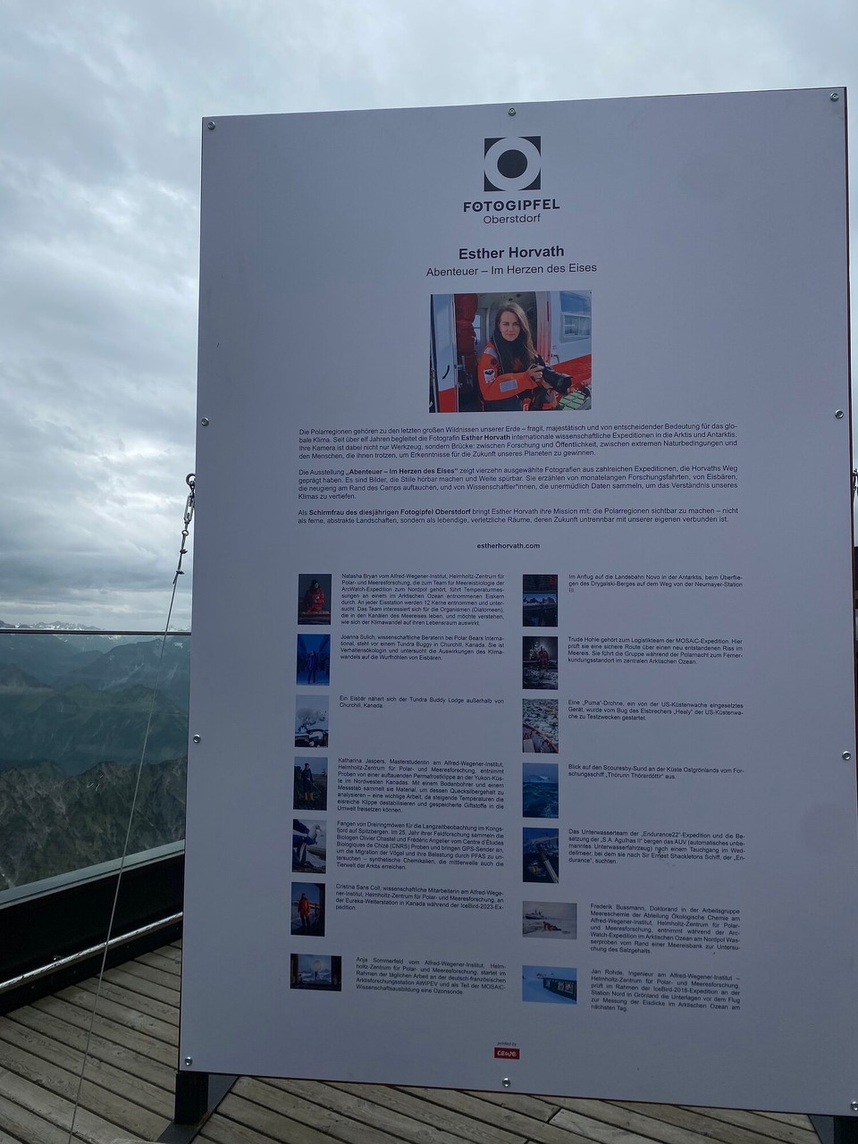 Deutschland - Oberstdorf - Hier die Ausstellung auf dem Nebelhorn 2400mH Von Easter Horvath🙂👍 sie will der Bevölkerung mehr Bewusstsein für de Knimaschuutz geben.Die aufwendige Ausstellung findet viel Zuspruch, hier.