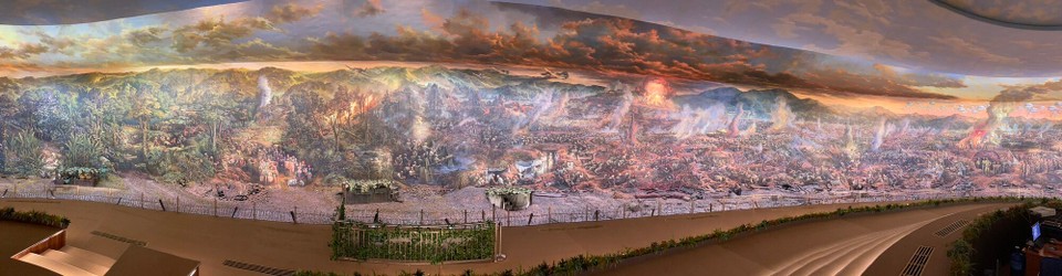 Vietnam - Dien Bien Phu - Ein Raum ein Bild - oder besser vier in einem mit einer Länge von 132m, zeigt es Situationen aus dem französischen Indochina-Krieg