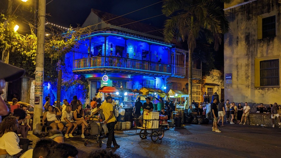 Kolumbien - Cartagena - Hier leerte sich der Platz schon wieder ..ist ja auch Sonntag. Vorher war er überfüllt bis in jede Ecke 