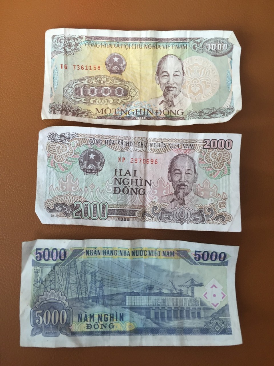 Vietnam - Hanoi airport - 8'000 dong! 
leider gibt es dafür nichts im flughafen zu kaufen (wert chf 0,34)!