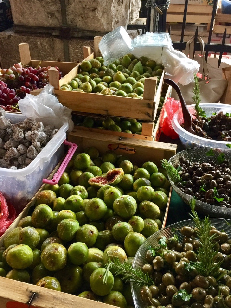 Montenegro -  - Markttag am Hafen