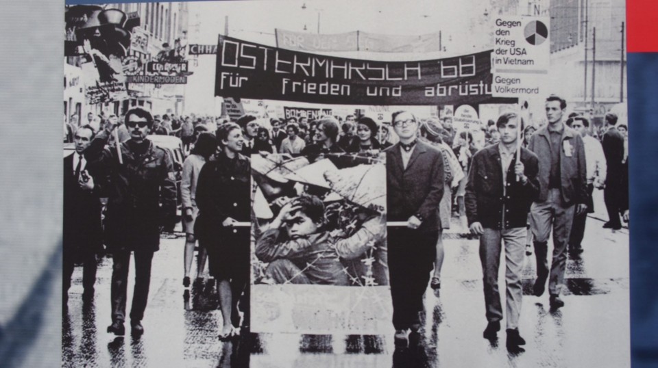 Vietnam - Hanoi - Auch in Österreich: Demo gegen US-Krieg in Vietnam