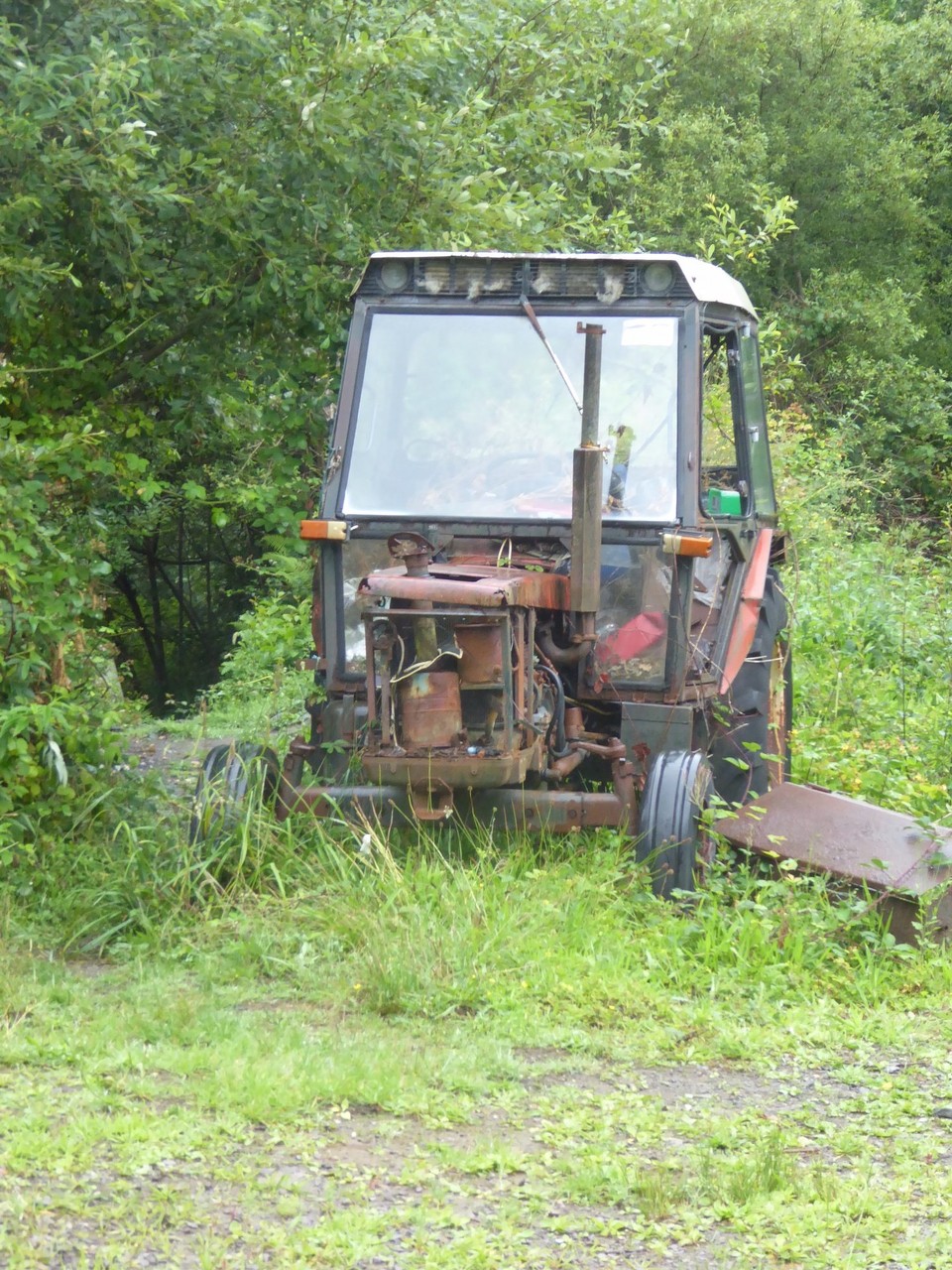 Ireland - Glengarriff - We spotted a few deserted tractors.