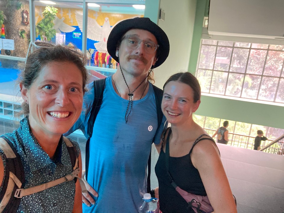 Vietnam - Ho-Chi-Minh-Stadt - Sophie? Komisch dass jemand meinen Namen sagt. Dreh ich mich um, steht auf einmal Grace vor mir 🤭🥳 so eine schöne Begegnung an so einem traurigen Ort 