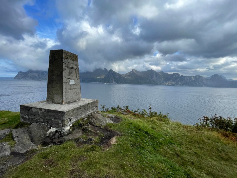 Norwegen - Krokelvdalen - Gedenkstein für die Fischer 