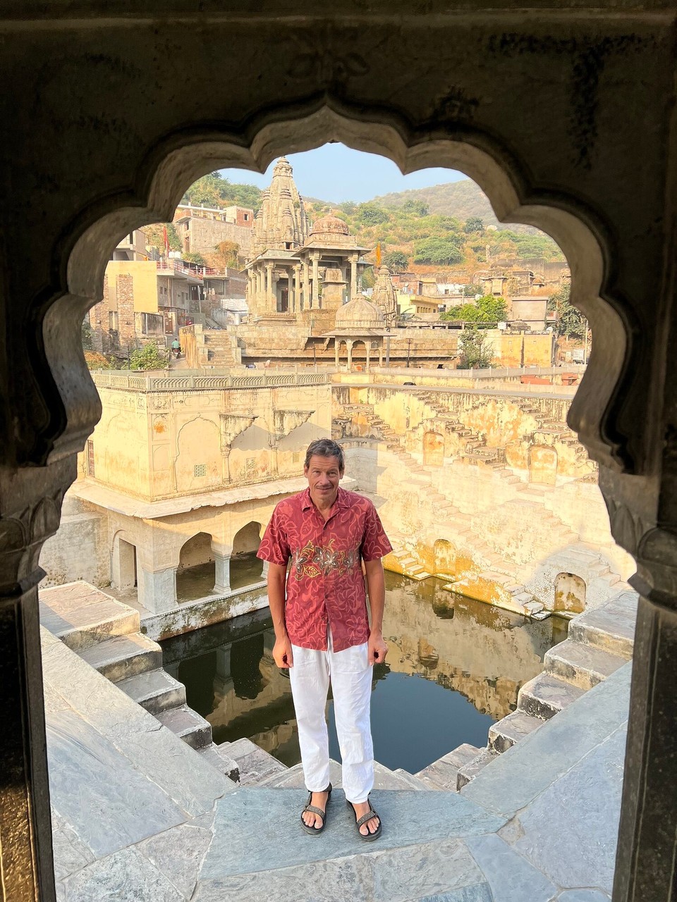 Indien - Jaipur - Ein großer Stufenbrunnen versorgt die Festung mit Wasser. Sinkt der Wasserstand wurden neue Stufen errichtet und das Wasserbecken ausgegraben. So wurden die Brunnen mit der Zeit immer tiefer.