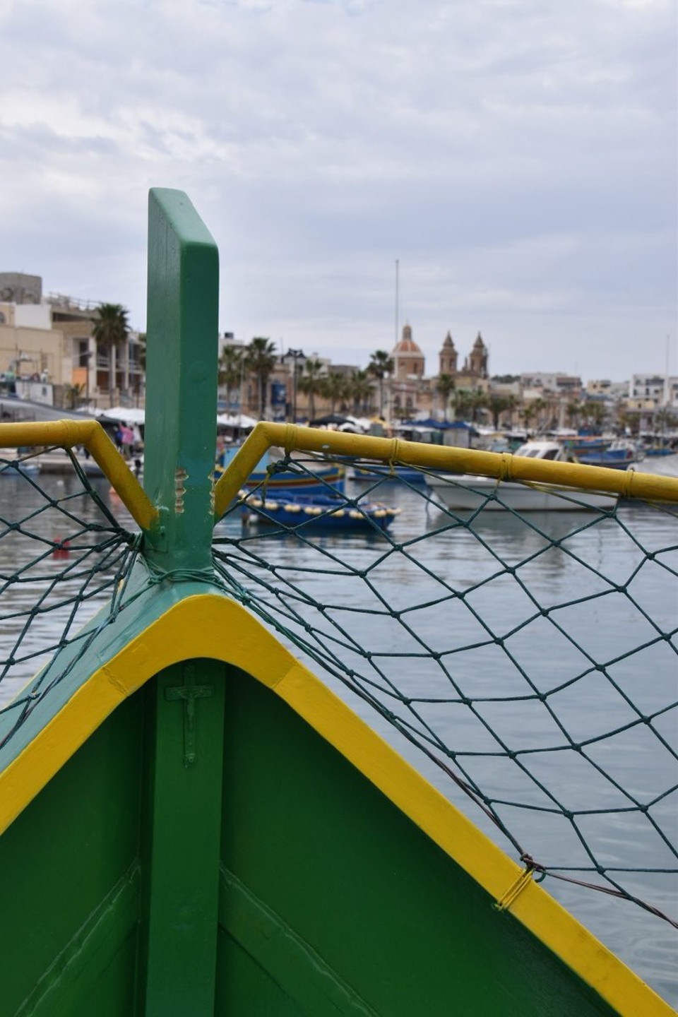 Malta - Marsaxlokk - Ausflug mit einem traditionellen Fischerboot an der Küste entlang.