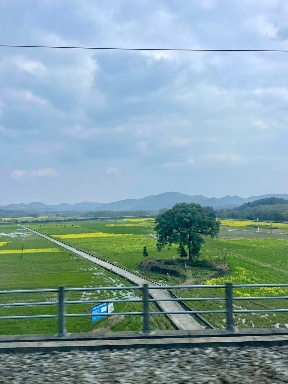 China - Guilin - D Landschaft us em Zug