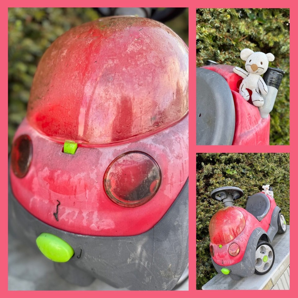 Deutschland - Garmisch-Partenkirchen - Rotes Auto am Anfang der Etappe …