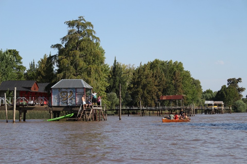 Argentinien - Tigre - Angeln ist hier wohl kostenlos und ab und zu hat man auch was an der Angel...dann kann das Wasser ja nicht sooo schlecht sein, oder....?