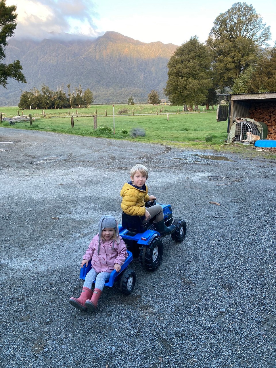 Neuseeland - Harihari - Anstelle einer Aufgabe hatte ich Kinderdienst 🤷🏻‍♀️ Und ich bin immer noch froh „nur eine Tante“ zu sein 🤭😂