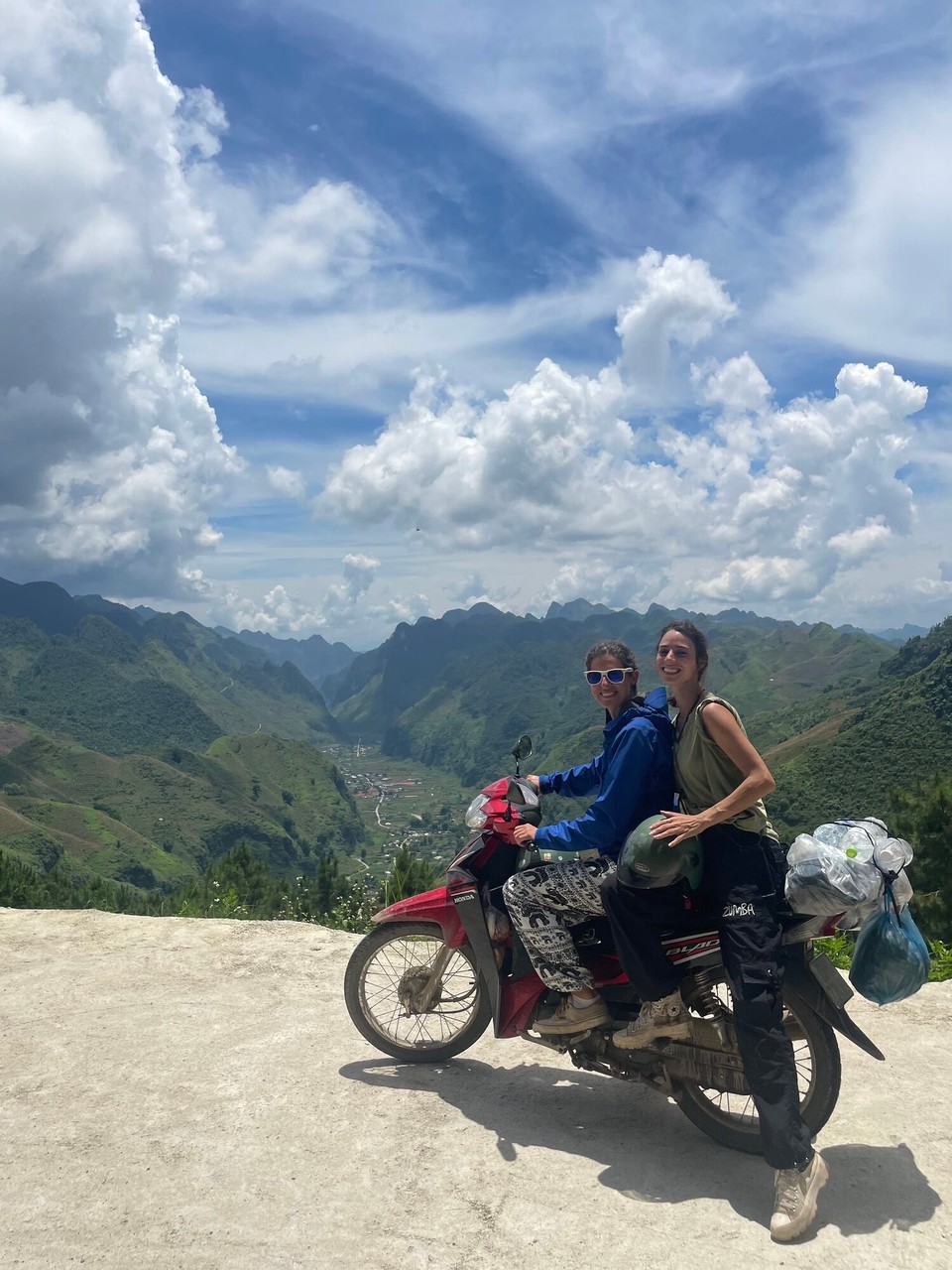 Vietnam - Yen Minh - Nicht über den Wolken aber über dem Tal 🤩