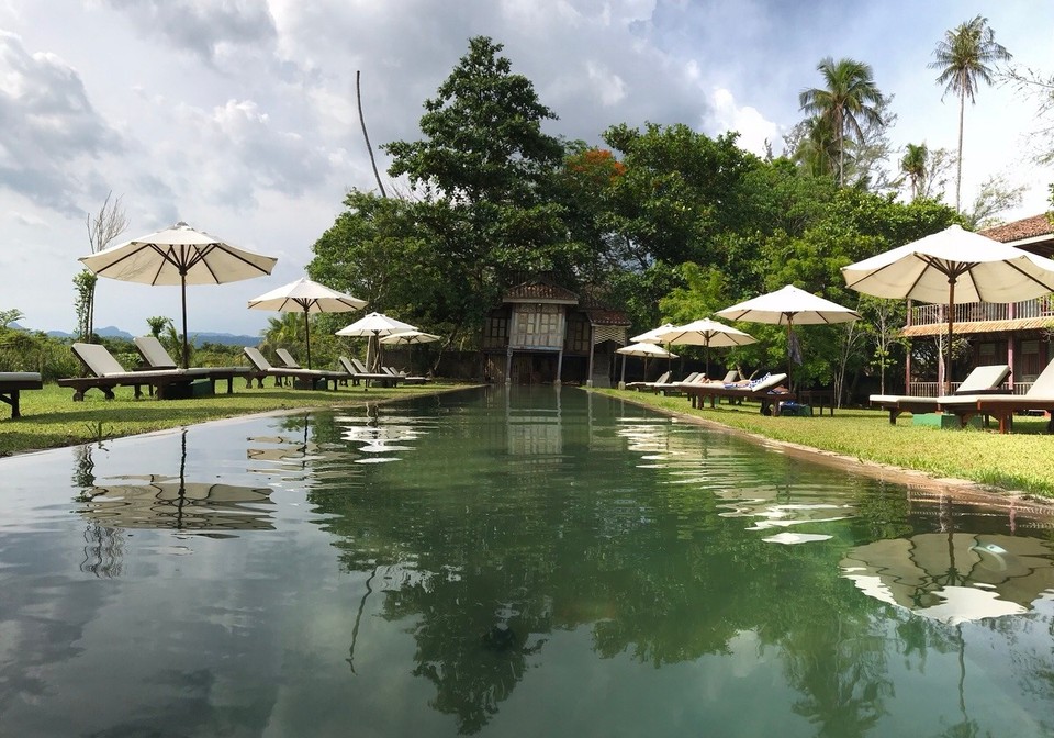 Malaysia - Kedawang - Poolside at Temple Tree