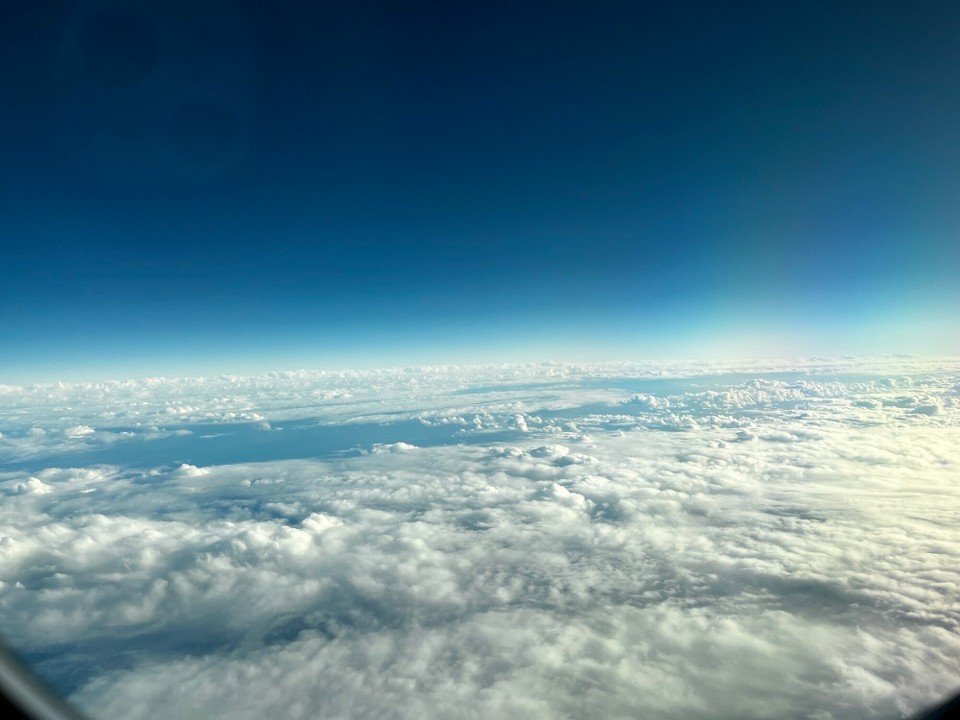 Deutschland - Frankfurt am Main - Über den Wolken 9 Stunden bis Salvador de Bahia! 4 Stunden Zeitverschiebung zurück gegenüber Deutschland