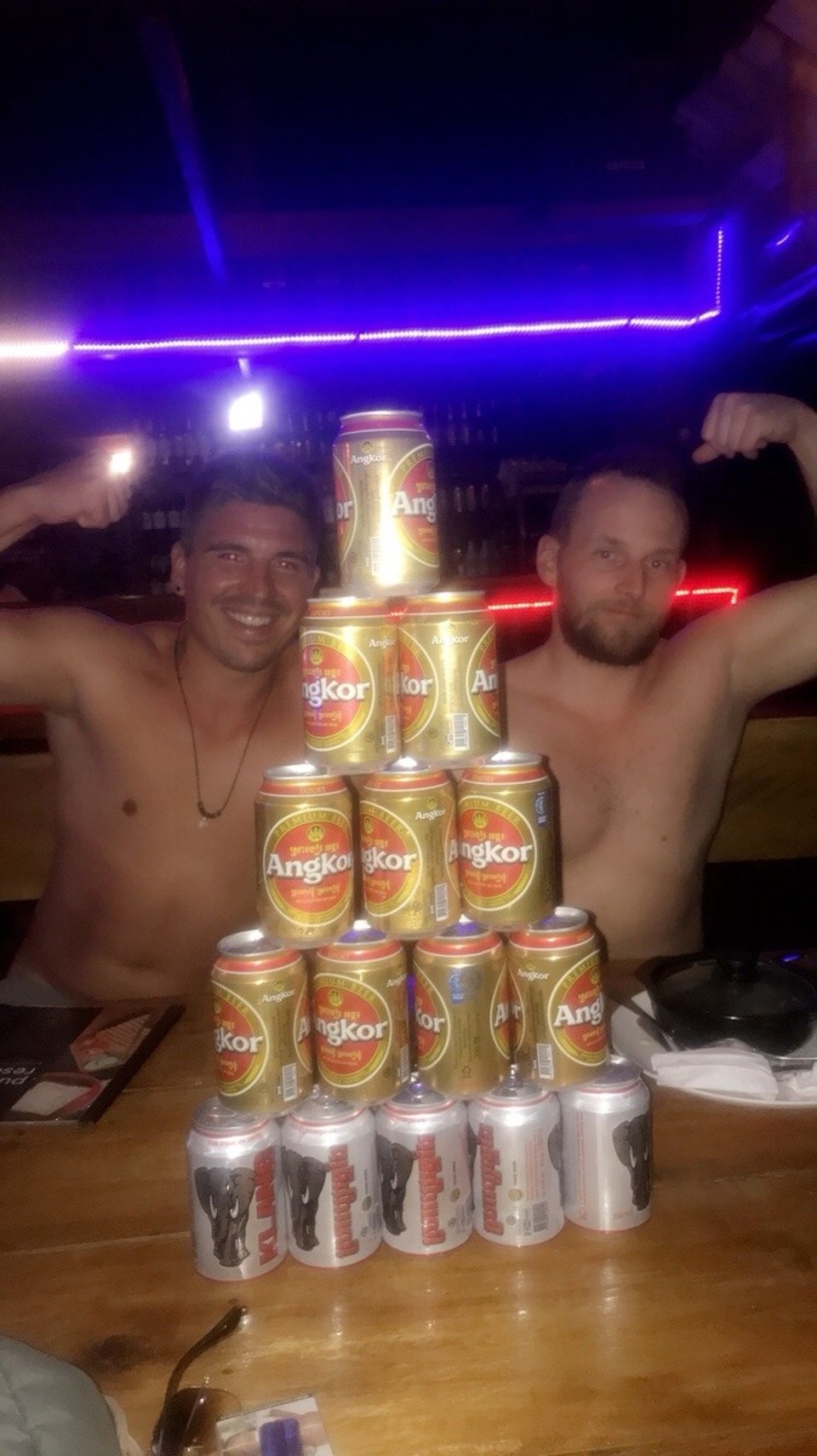 Kambodscha -  - ...sich volllaufen lassen... 🍻🤩🍻