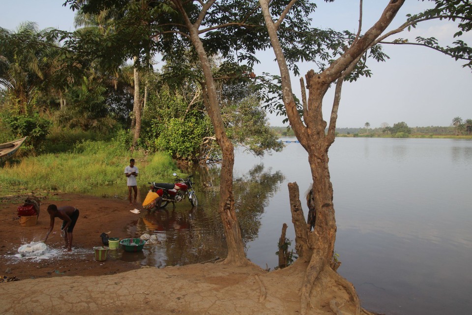 Sierra Leone - Kambia - am Fluß