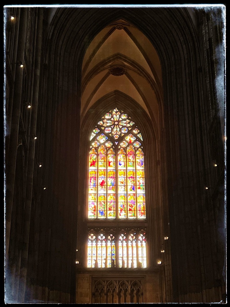 Deutschland - Köln - Kurze Stippvisite im Dom! Beruhigend!