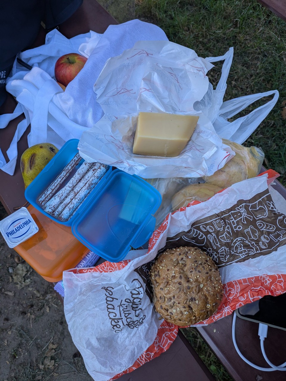 Deutschland - Brandenburg an der Havel - Schließlich musste ja auch endlich mal der Proviant reduziert werden. Man kann ja nicht immer nur in netten Hof-Cafes rumsitzen und Kuchen essen.