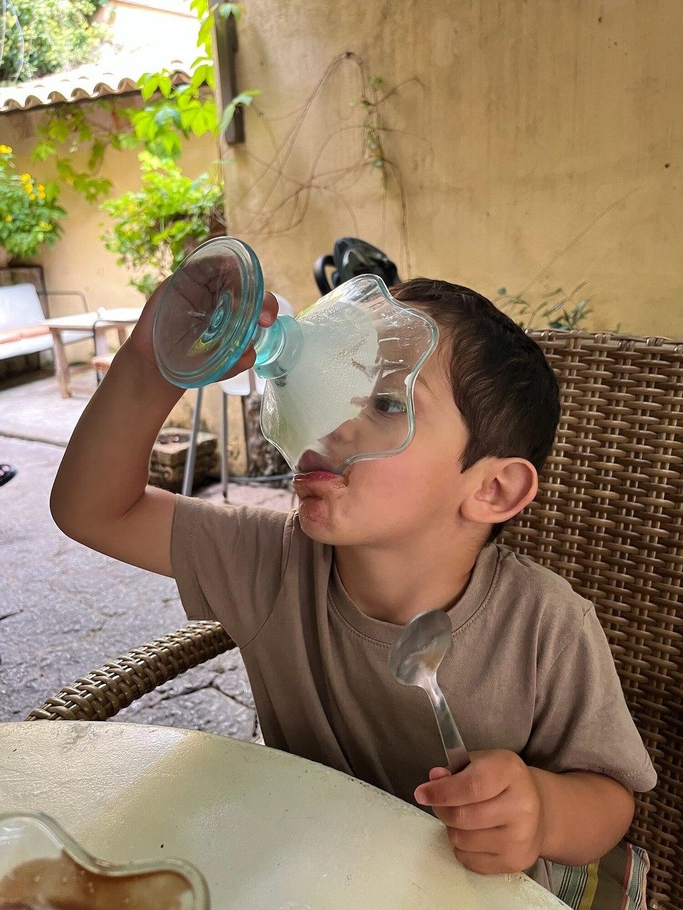 Spanien - Valldemossa - Hier gab es erstmal ein Eis, was offensichtlich sehr gut geschmeckt hat.
