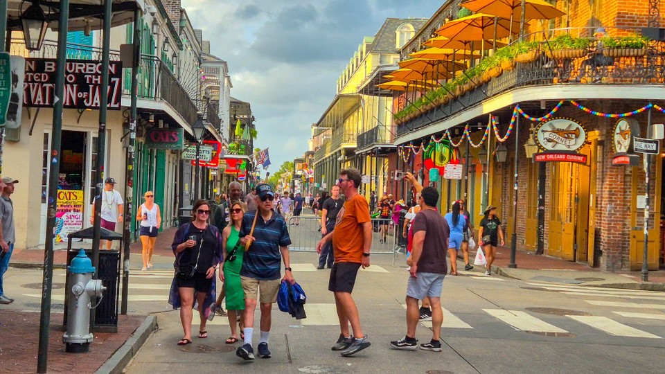 USA - New Orleans - Bourbon Street, Montagabend gegen 19.00.