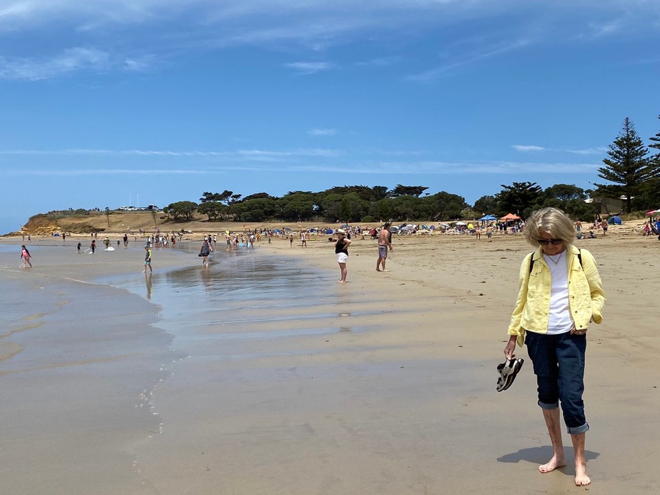 Australien - Torquay - Morgenspaziergang am Strand, sehr kühl, Lufttemperatur 20 Grad