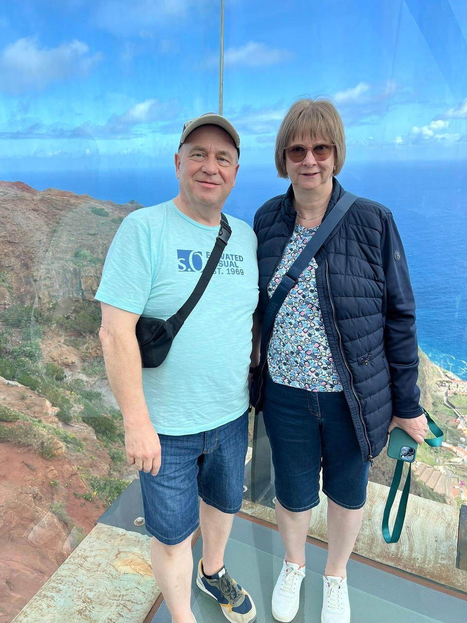 Spanien - San Sebastián de La Gomera - Ganz schön tief geht es hier runter. Der Boden ist übrigens aus Glas. 