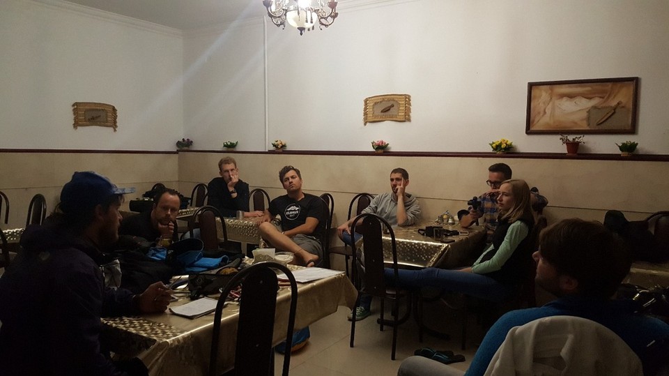  - Vodopad "Devichyi Kosy" - Am Abend hat unser Guide Anton unsere Ausrüstung geprüft, ob sie ausreichend für den summit run ist. Noch benötigte Sachen können ausgeliehen werden. 
Morgen startet die nächste Akklimatisierungsphase. 