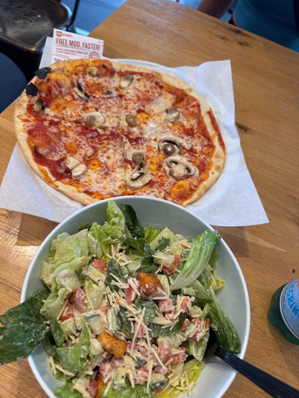 Vereinigte Staaten - Woods Cross - Im Hotel ahcho simmer zimlich müed gsi und nur no schnell öbis ih de nöchi go ässe und hend de morgig Tag planed. Höt gahts für üs gli is Bett, will morn hemmer en langi Autofahrt in Yellowstone Nationalpark vor üs. 