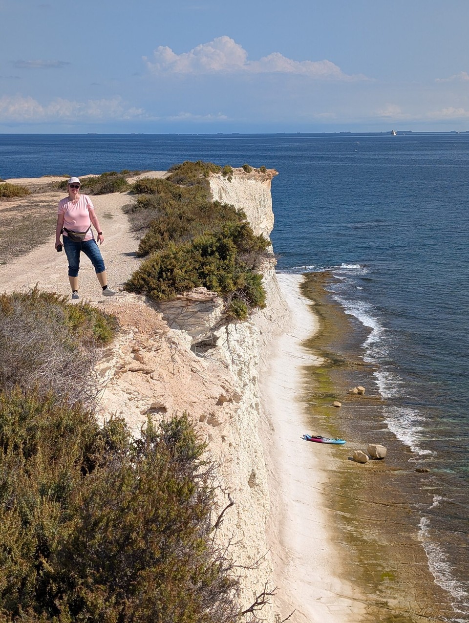 Malta - Marsaskala - Ob Tanja weiss, wie steil es bergab geht?