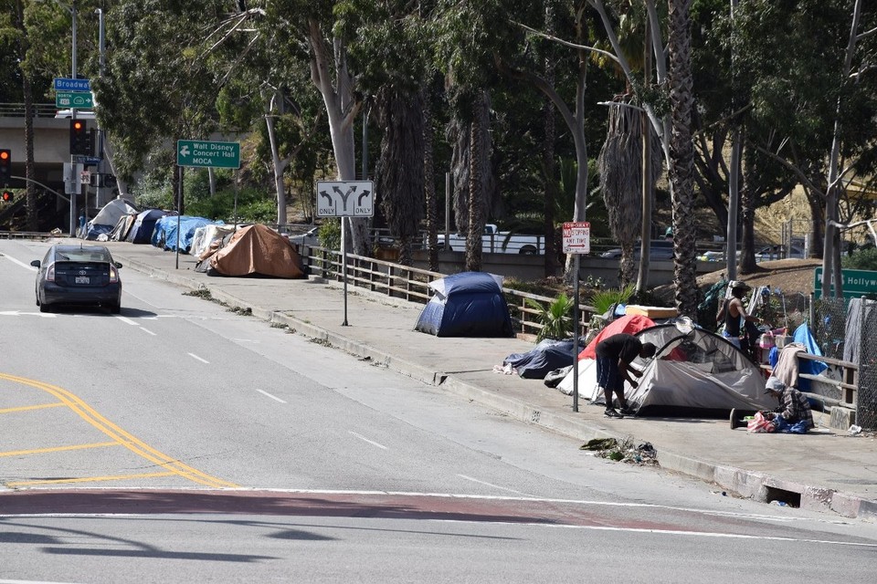 USA - Los Angeles - Hier gibt es immer wieder Straßenabschnitte, wo Obdachlose in Zelten leben