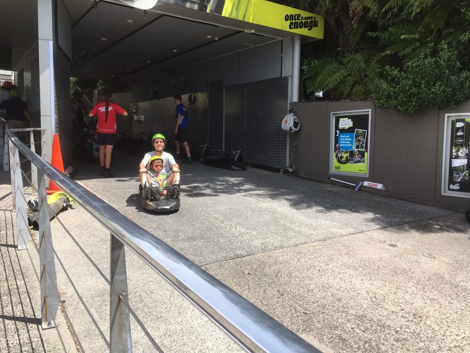 Neuseeland - Fairy Springs - Erste Fahrt..nach einer kleinen Einführung mit kurzem Test bekommen wir den OK Stempel für die Luge.