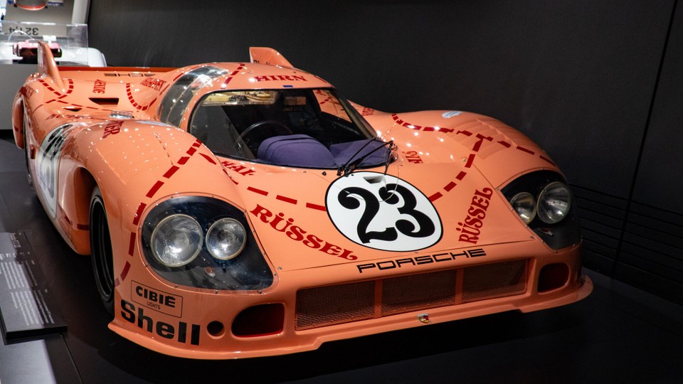 Deutschland - Stuttgart - Ein Schweineporsche 🐖