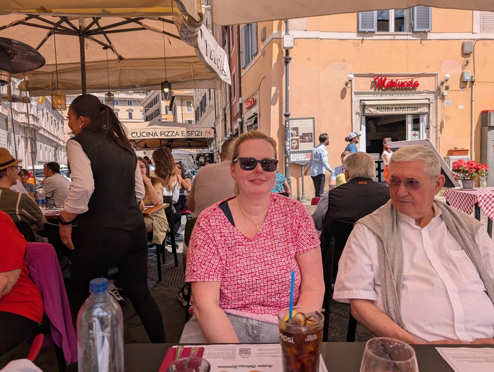 Italien - Rom - Nach so viel Geschichte stärken wie uns erst einmal in einem der Lokale am Campo de Fiori.