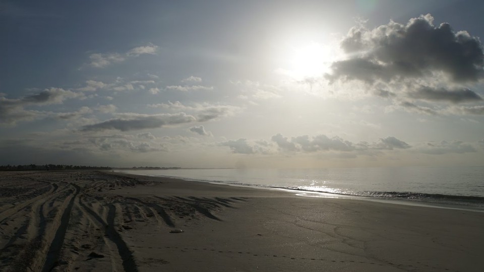 Oman -  - Sonnenaufgang: Frühsport am Strand