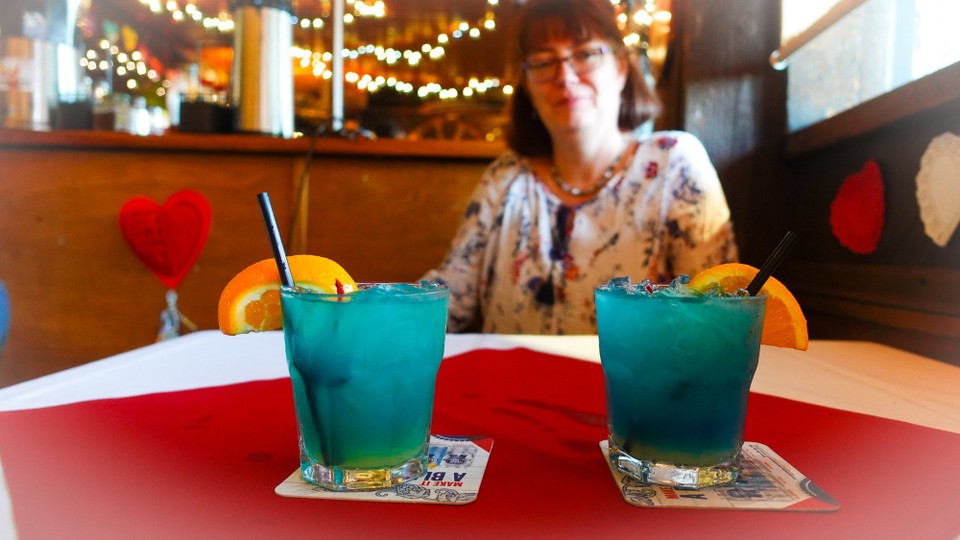 USA - Honolulu - Cocktails in der Hafenbar.
