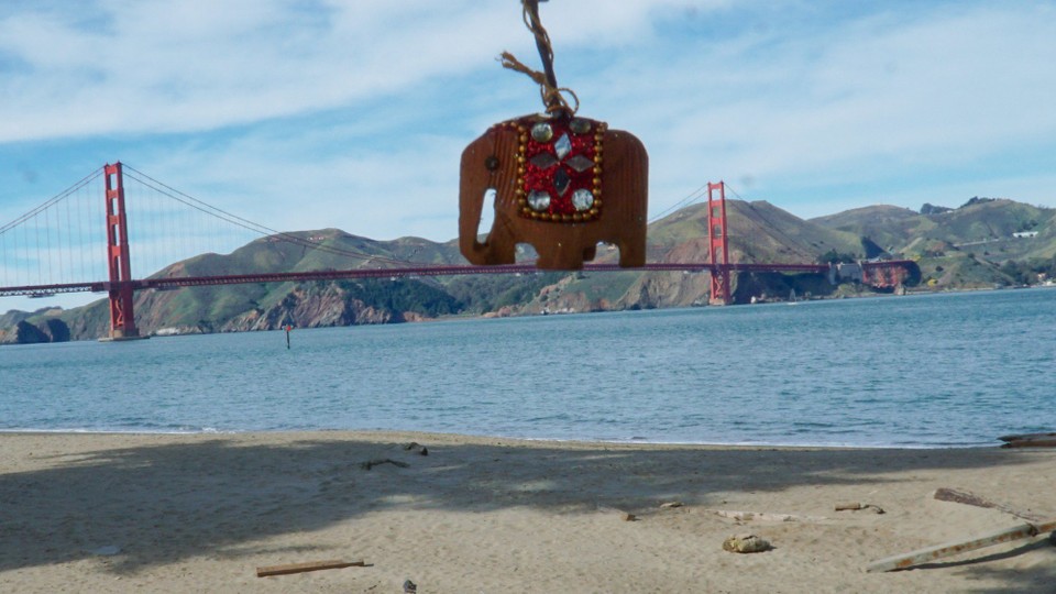 USA - San Francisco - Eleonor auf der Golden Gate Bridge.