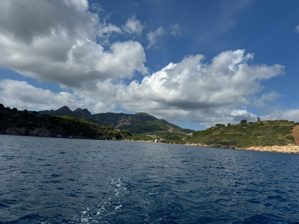 Italien - Porto Azzurro - Blick auf die Barbarossa-Bucht vom Schiff aus