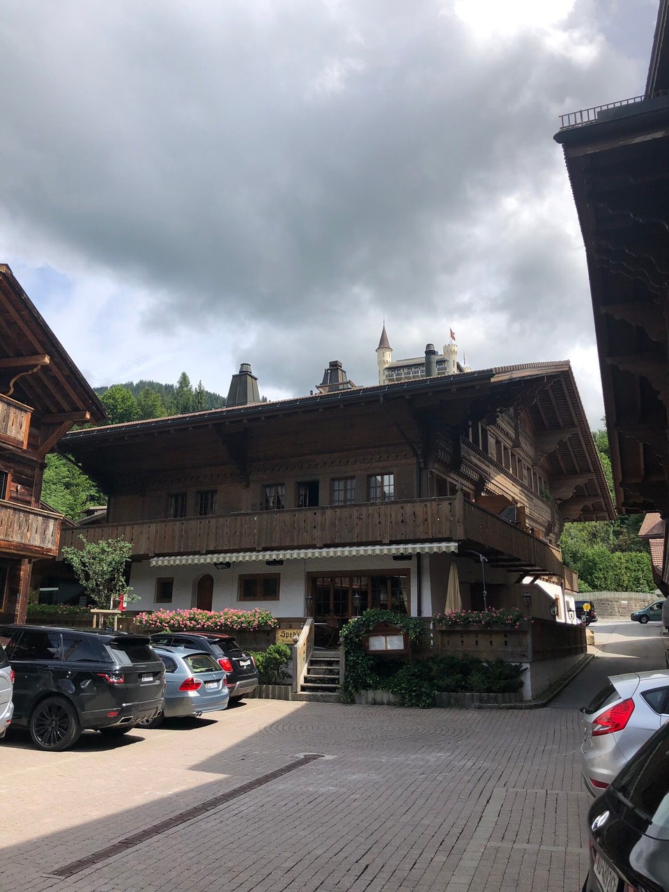 Schweiz - Gstaad - Die Terasse vom Restaurant 