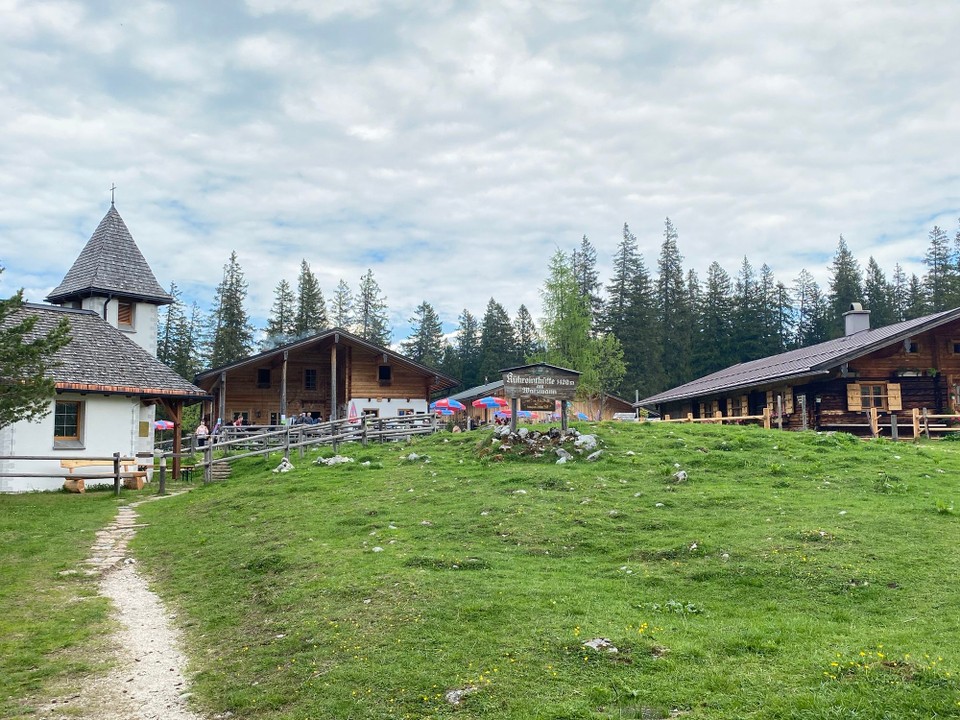 Deutschland - Ramsau bei Berchtesgaden - Rast auf der Kührointalm
