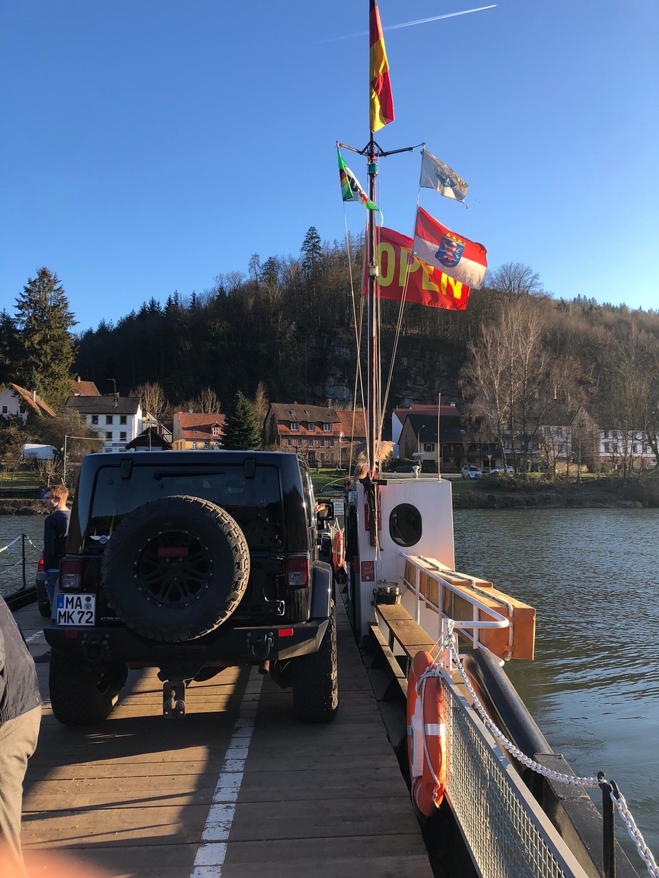 Deutschland - Ludwigshafen - Und über denn Neckar eine Fähre. Unser Auto macht mit😃