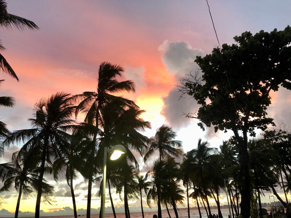 Brasilien - Salvador - Sonnenuntergang am Leuchtturm Itapua