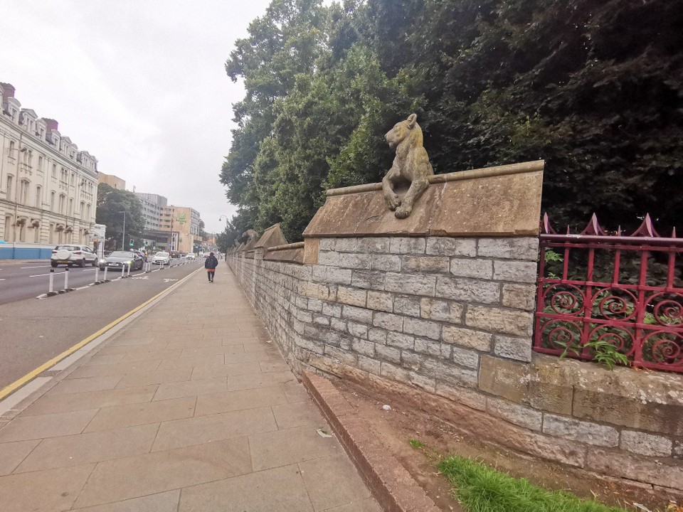 United Kingdom - Cardiff - Die Animal Wall an der Cardiff Castle 